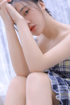 双乳涨鼓奶水喂奶